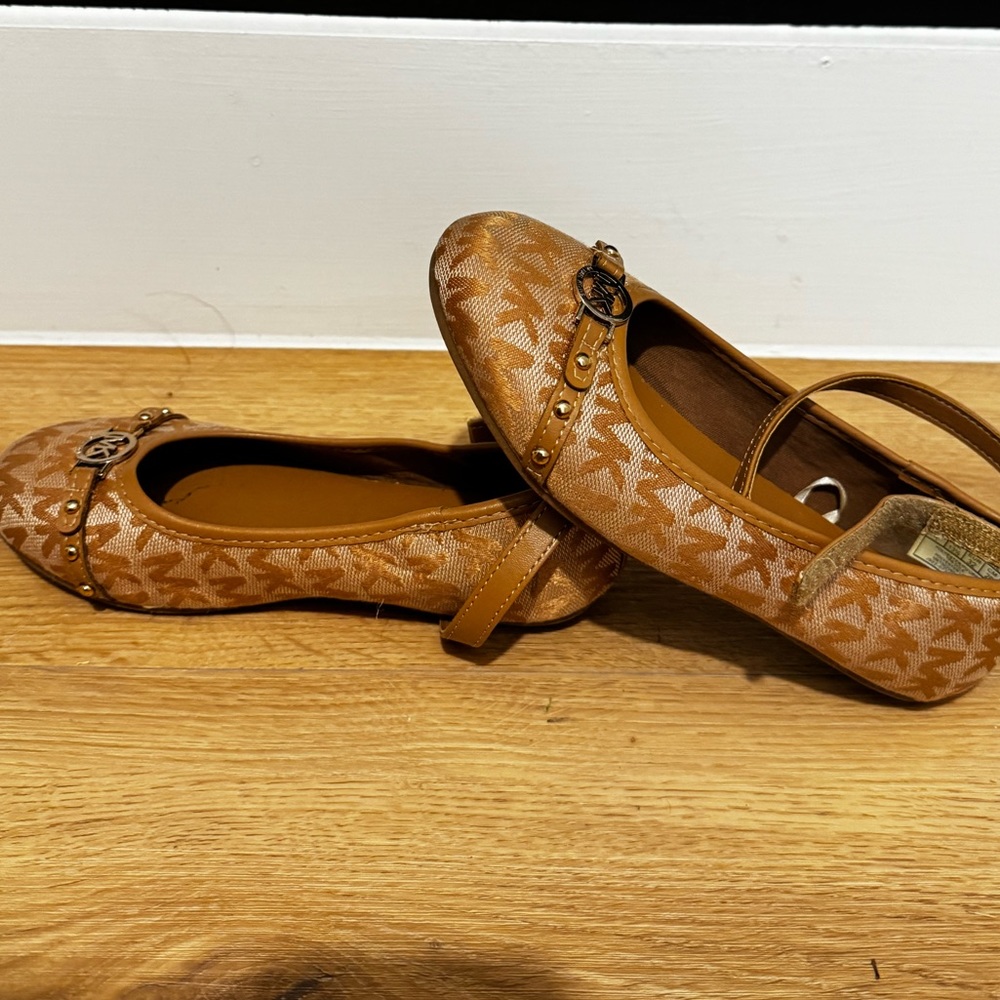 Michael Kors Girls dress shoes size 1